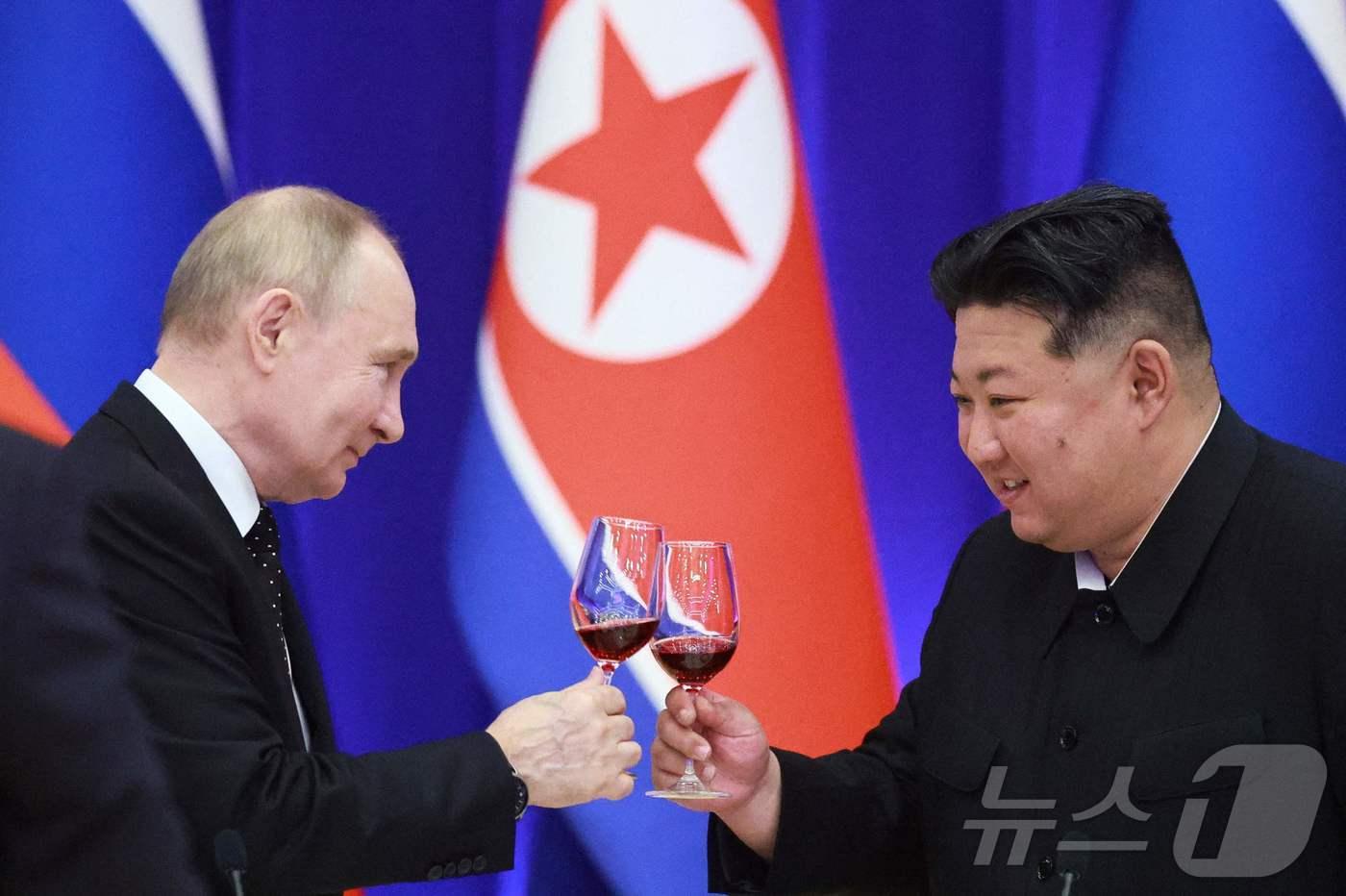 김정은 북한 국무위원장과 블라디미르 푸틴 러시아 대통령. 2024.06.20 ⓒ AFP=뉴스1 ⓒ News1 우동명 기자