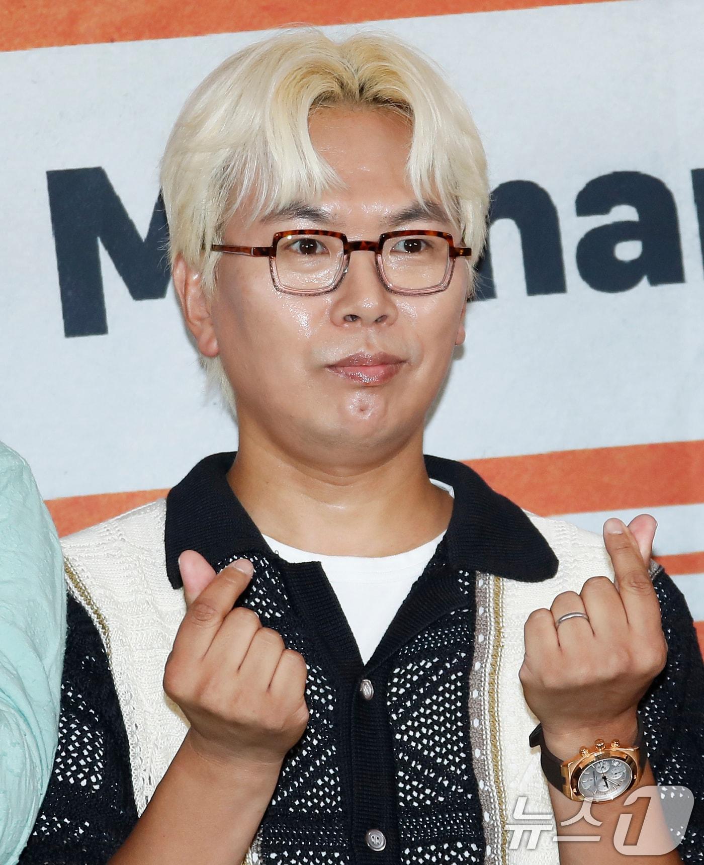 본문 이미지 - 김태호 PD가 20일 오후 서울 마포구 상암동 스탠포드호텔에서 열린 JTBC 예능프로그램 'My name is 가브리엘' 제작발표회에서 포즈를 취하고 있다. 'My name is 가브리엘'은 아무도 나를 모르는 곳에서 세계 80억 인구 중 한 명의 이름으로 72시간 동안 ‘실제 그 사람의 삶’을 살아가는 관찰 리얼리티 예능이다. 2024.6.20/뉴스1 ⓒ News1 권현진 기자