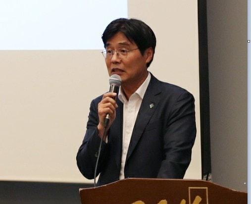 본문 이미지 - 김형렬 행복청장이 19일 중앙대 건설대학원에서 특강을 하고 있다. (행복청 제공)/ 뉴스1