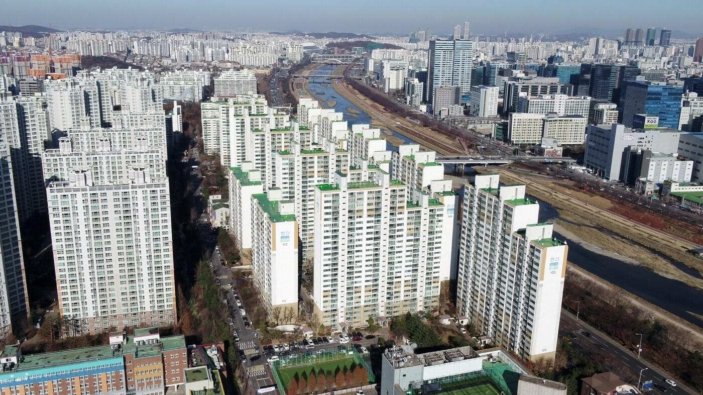 본문 이미지 - 광명 철산한신아파트 전경(쌍용건설 제공).