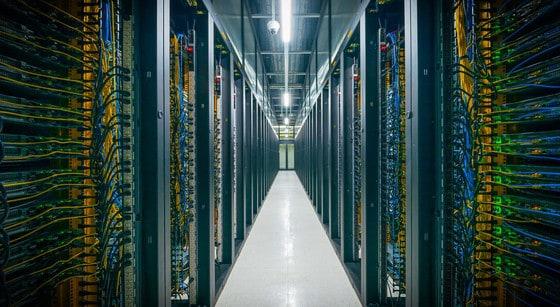 본문 이미지 - 데이터센터 서버실