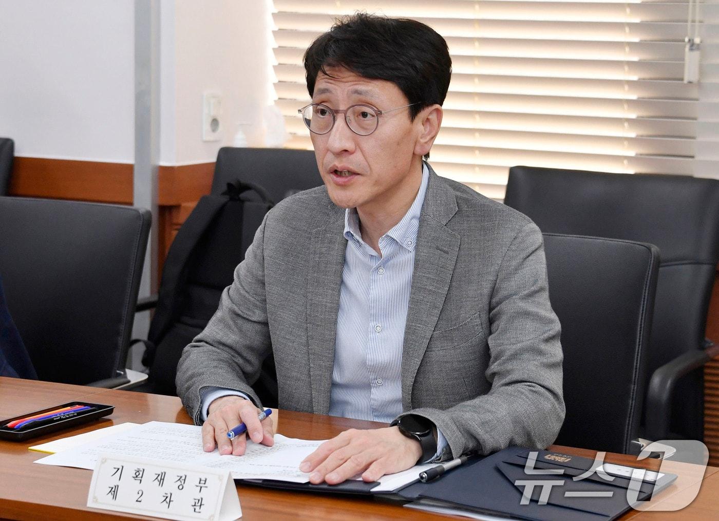 본문 이미지 - 김윤상 기획재정부 차관이 21일 오후 서울 종로구 정부서울청사에서 열린 '제20차 재정집행 점검회의'를 주재하고 있다. (기획재정부 제공) 2024.6.21/뉴스1