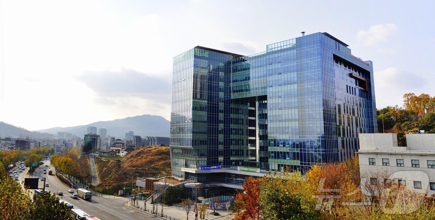 본문 이미지 - 서울행정법원 전경.