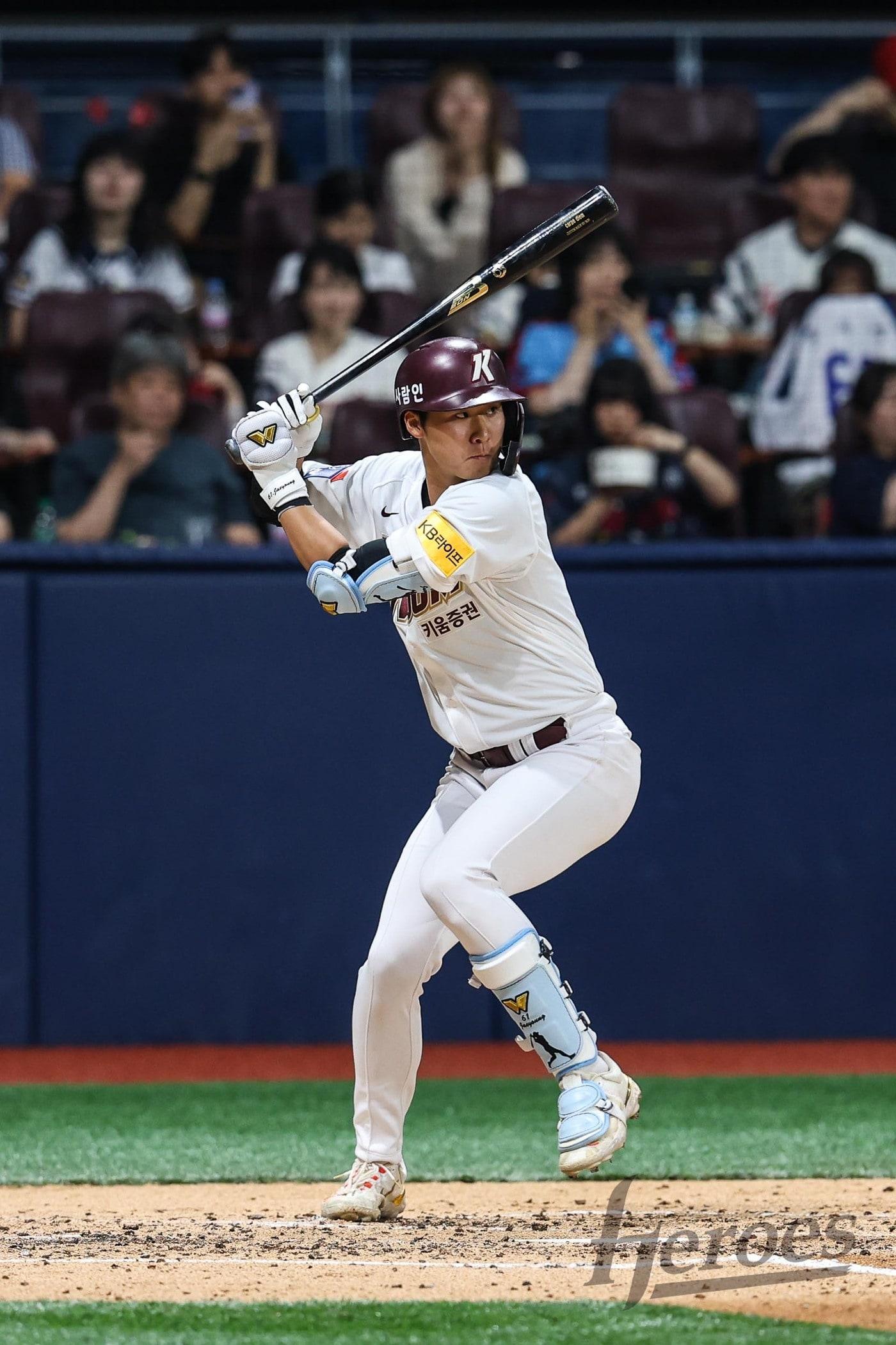 본문 이미지 - 키움 히어로즈 장재영이 22일 롯데 자이언츠전에서 타자 전향 후 첫 홈런포를 쏘아올렸다. (키움 제공)