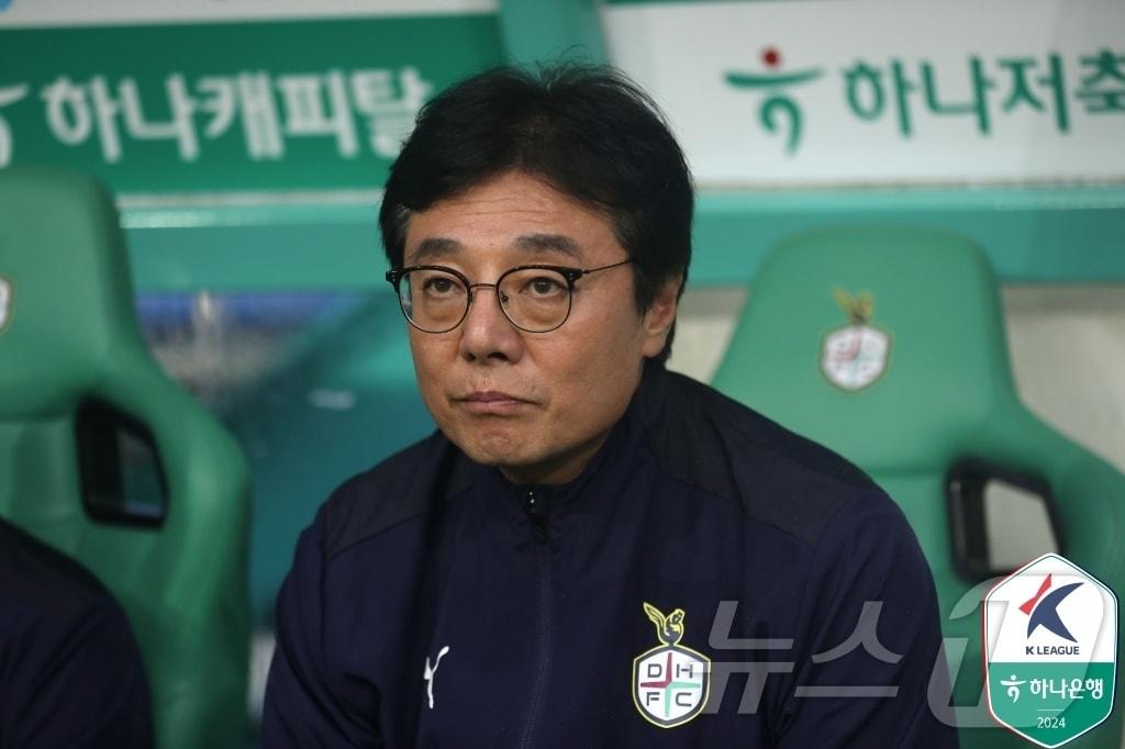 본문 이미지 - 황선홍 대전 하나시티즌 감독이 부임 후 공식 3번째 경기에서 첫 승을 거뒀다. (한국프로축구연맹 제공)