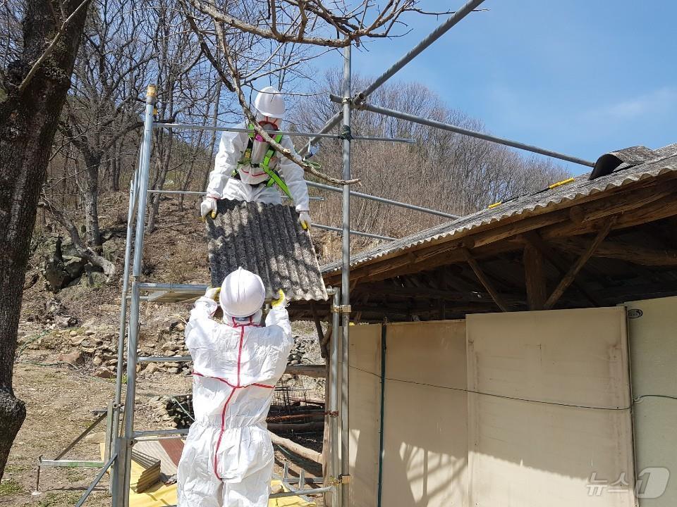 본문 이미지 - 전북자치도 진안군이 오는 28일까지 하반기 슬레이트 처리 지원 사업 신청을 받는다.(진안군제공)2024.6.23/뉴스1