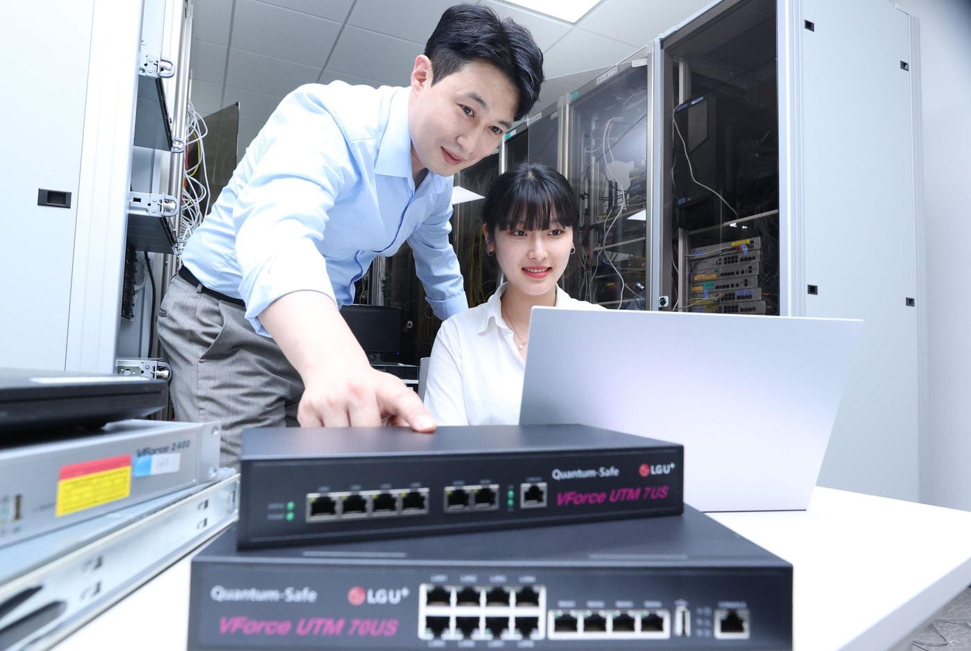 본문 이미지 - 양자내성암호 기반 VPN 설루션 'U+ PQC-VPN'의 장비LG유플러스 제공)
