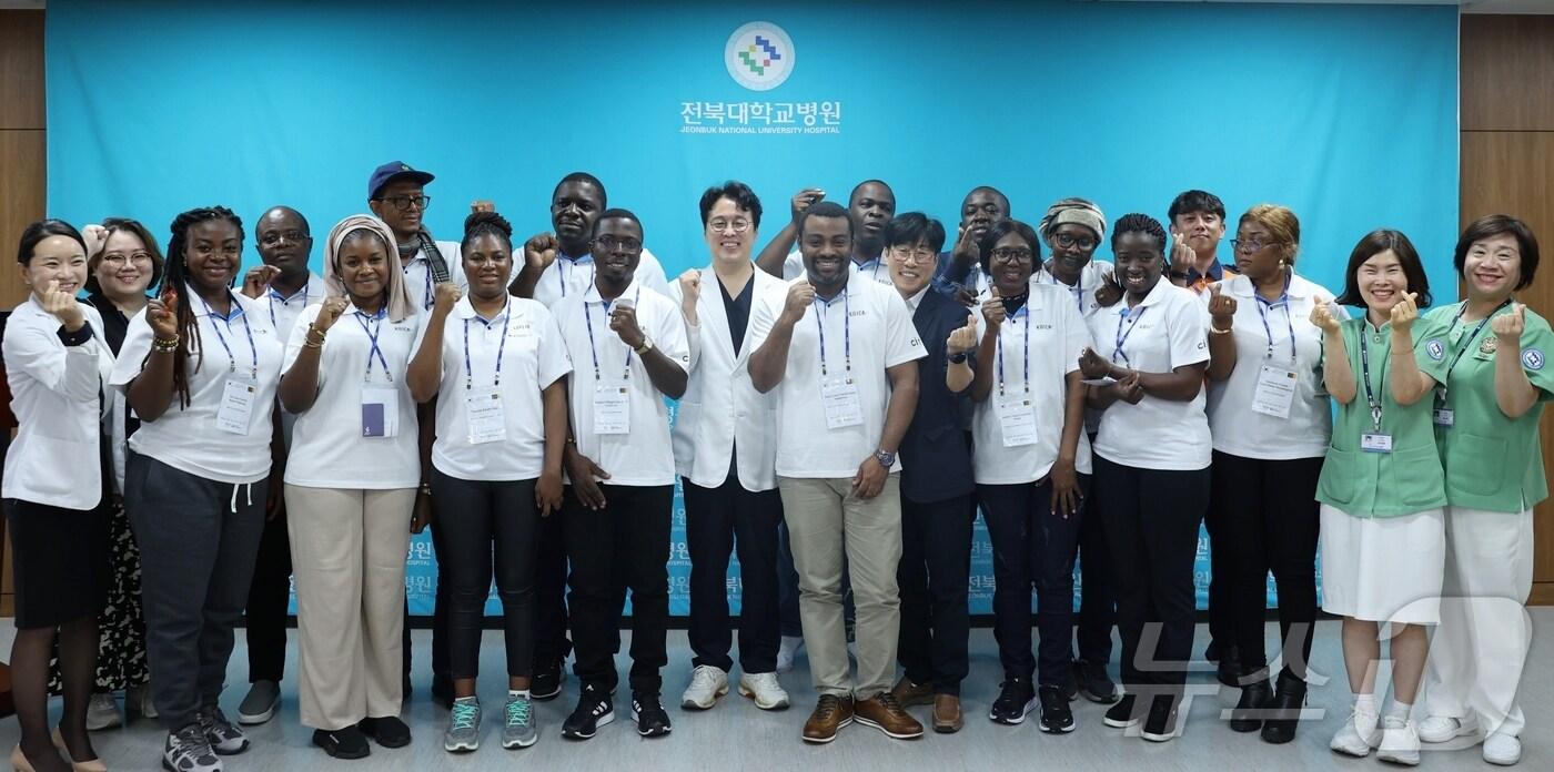 본문 이미지 - 전북대병원은 최근 카메룬 보건부·응급의료 실무자를 초청해 '스마트 의료 지도' 구축 경험과 노하우를 공유했다고 24일 밝혔다.(전북대병원 제공)2024.6.24/뉴스1