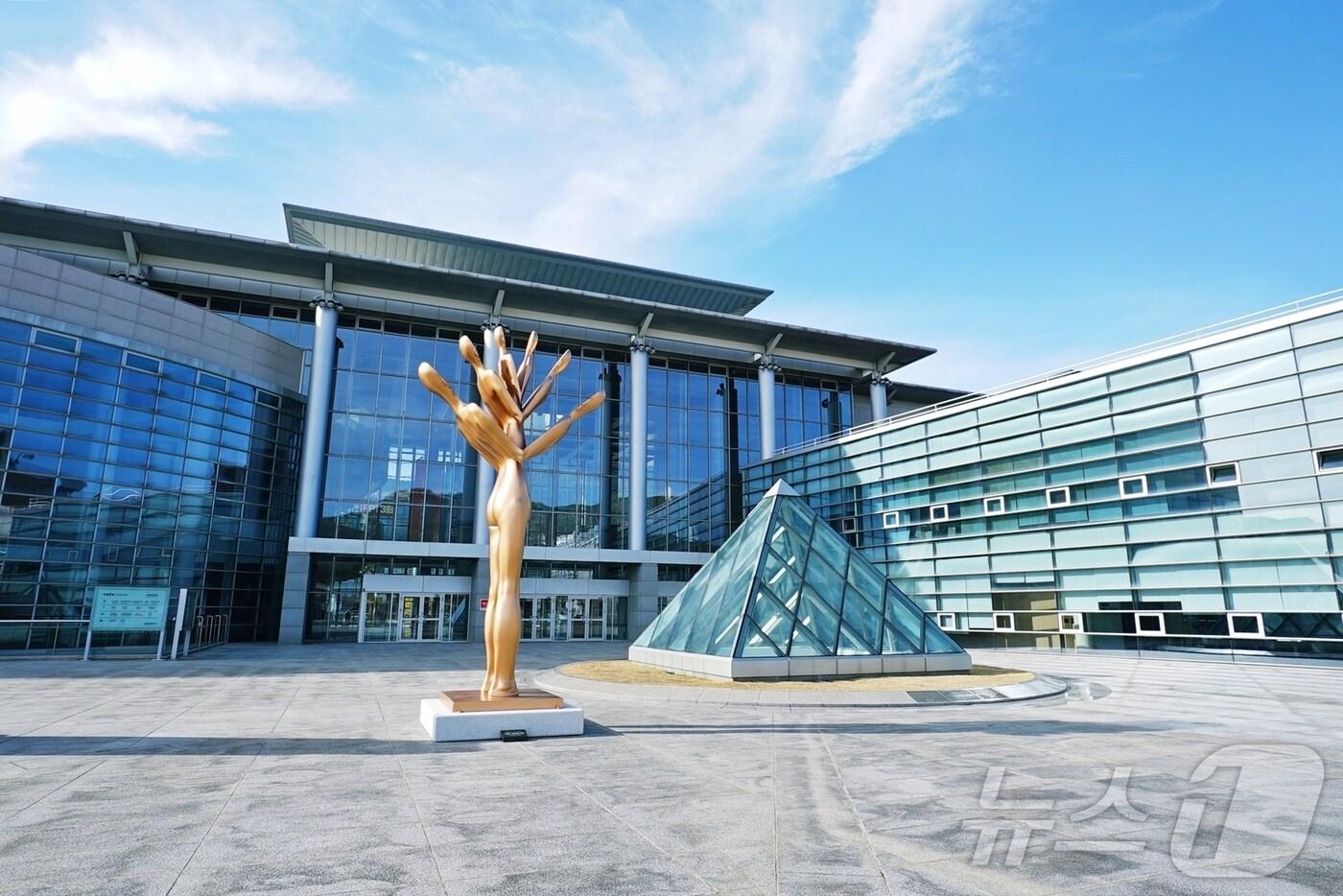 본문 이미지 - 김해문화재단 전경.(김해문화재단 제공)