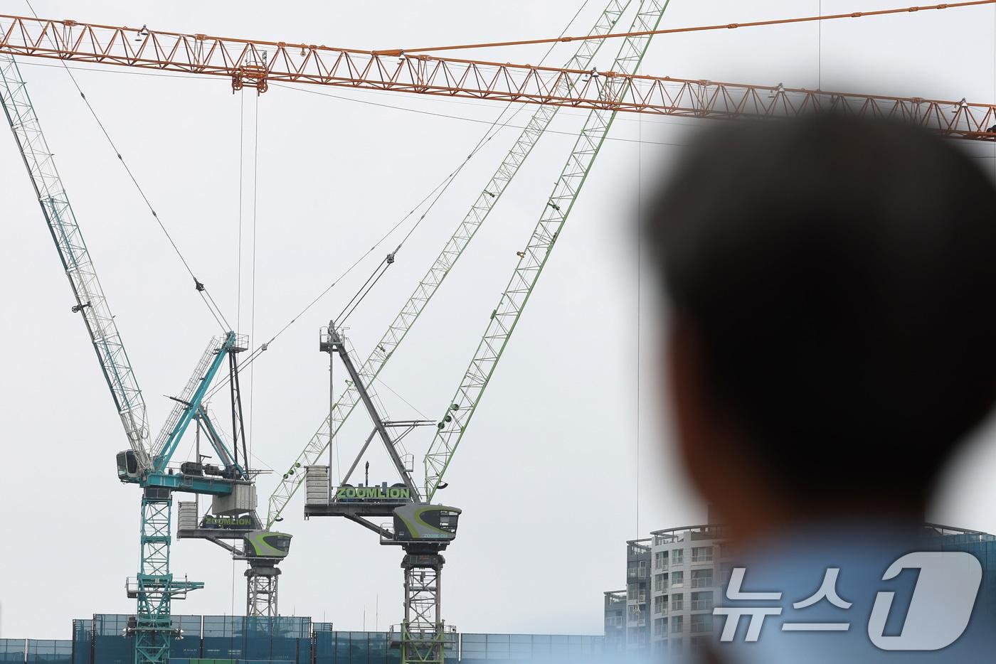 사진은 서울 시내 공사 현장에 설치된 타워크레인의 모습. /뉴스1 ⓒ News1 신웅수 기자