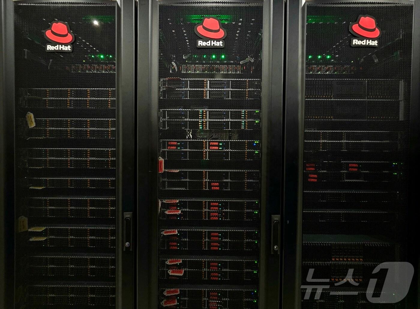 본문 이미지 - 삼성전자 화성캠퍼스 자체 연구시설인 SMRC에 구축한 레드햇 인증 CXL 인프라.(삼성전자 제공) ⓒ News1 한재준 기자