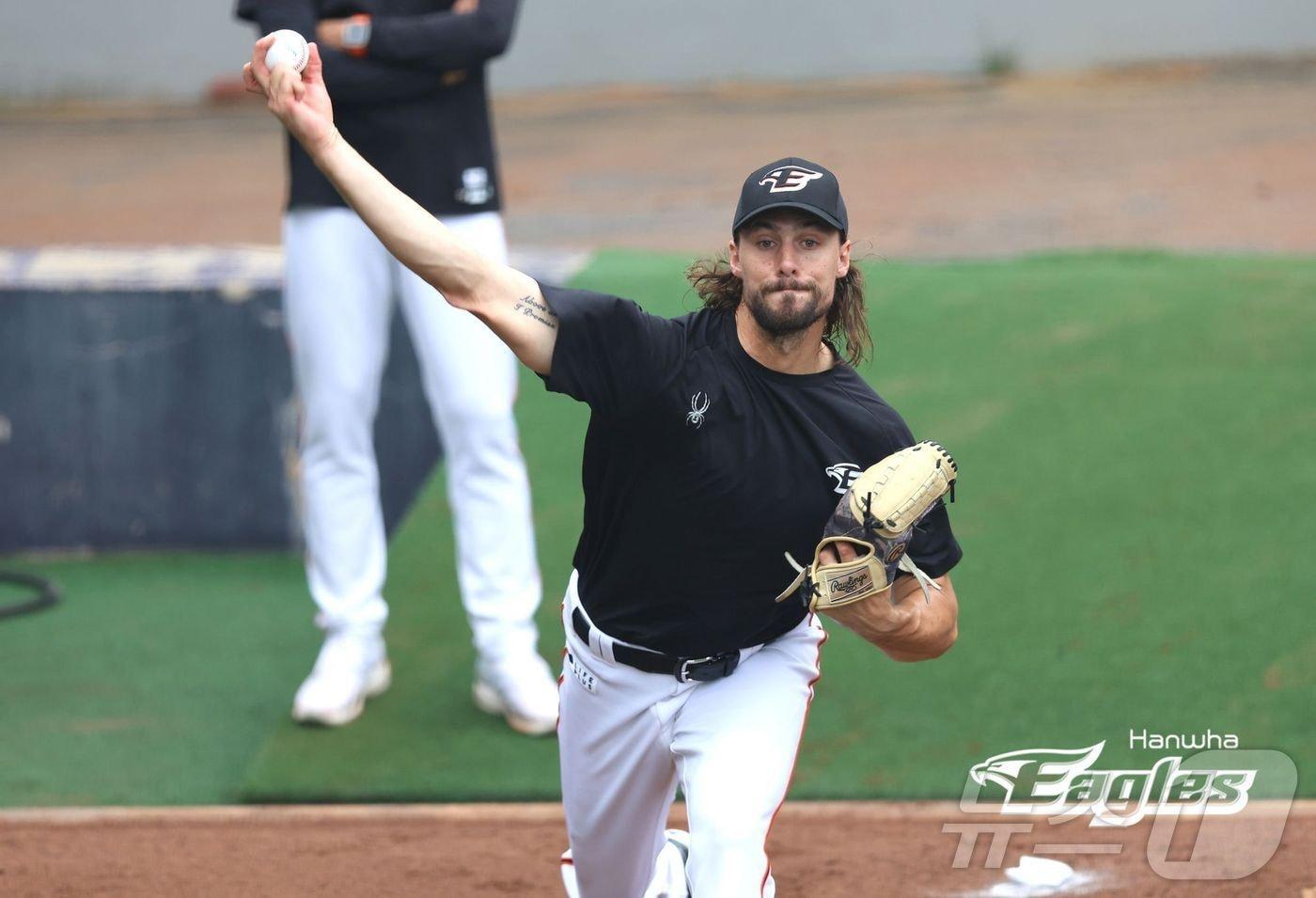한화 이글스 라이언 와이스가 25일 대전 한화생명이글스파크에서 열리는 2024 신한SOL뱅크 KBO리그 두산과의 경기에서 데뷔전을 치른다.(한화이글스 제공)
