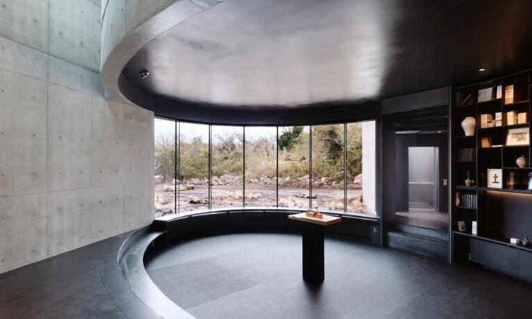 본문 이미지 - 제주 유동룡미술관 내부 모습. 미술관 제공. 