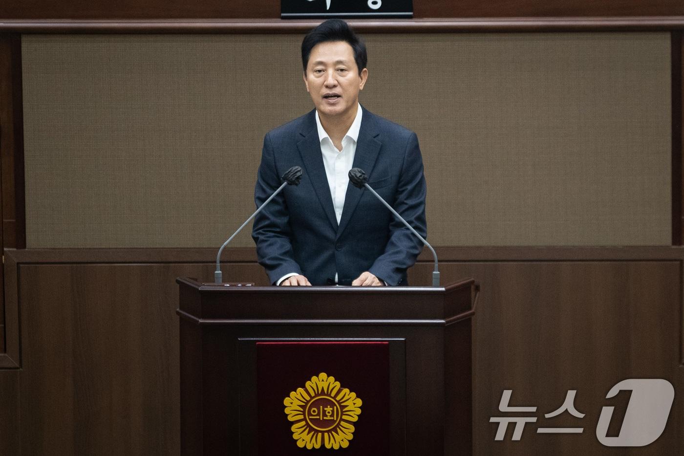 본문 이미지 - 오세훈 서울시장이 25일 서울 중구 서울시의회에서 열린 제324회 정례회 제4차 본회의에서 2024년 1차 추가경정예산안 의결에 대한 인사말을 하고 있다. 2024.6.25/뉴스1 ⓒ News1 유승관 기자