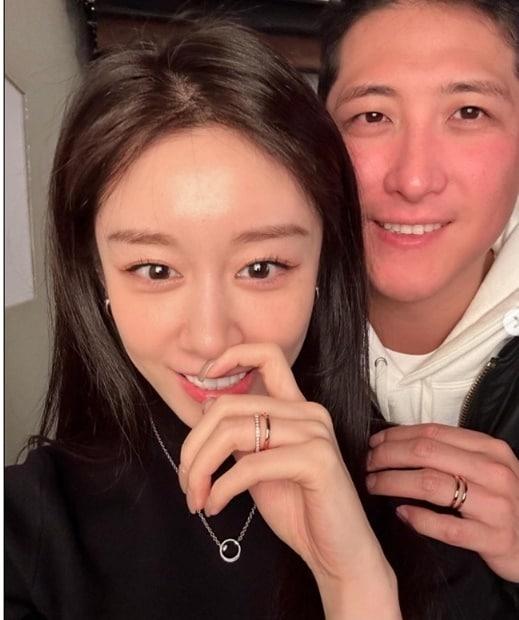 본문 이미지 - 티아라 지연(왼쪽), 황재균/지연 인스타그렘