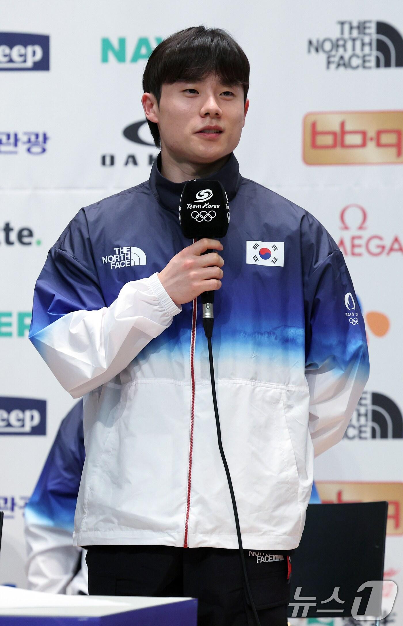 본문 이미지 - 체조 국가대표 김한솔 선수가 26일 오전 충북 진천군 광혜원면 선수촌로 진천국가대표선수촌 챔피언하우스 대강당에서 열린 2024 파리하계올림픽 D-30 미디어데이에서 취재진의 질문에 답하고 있다. 2024.6.26/뉴스1 ⓒ News1 박정호 기자