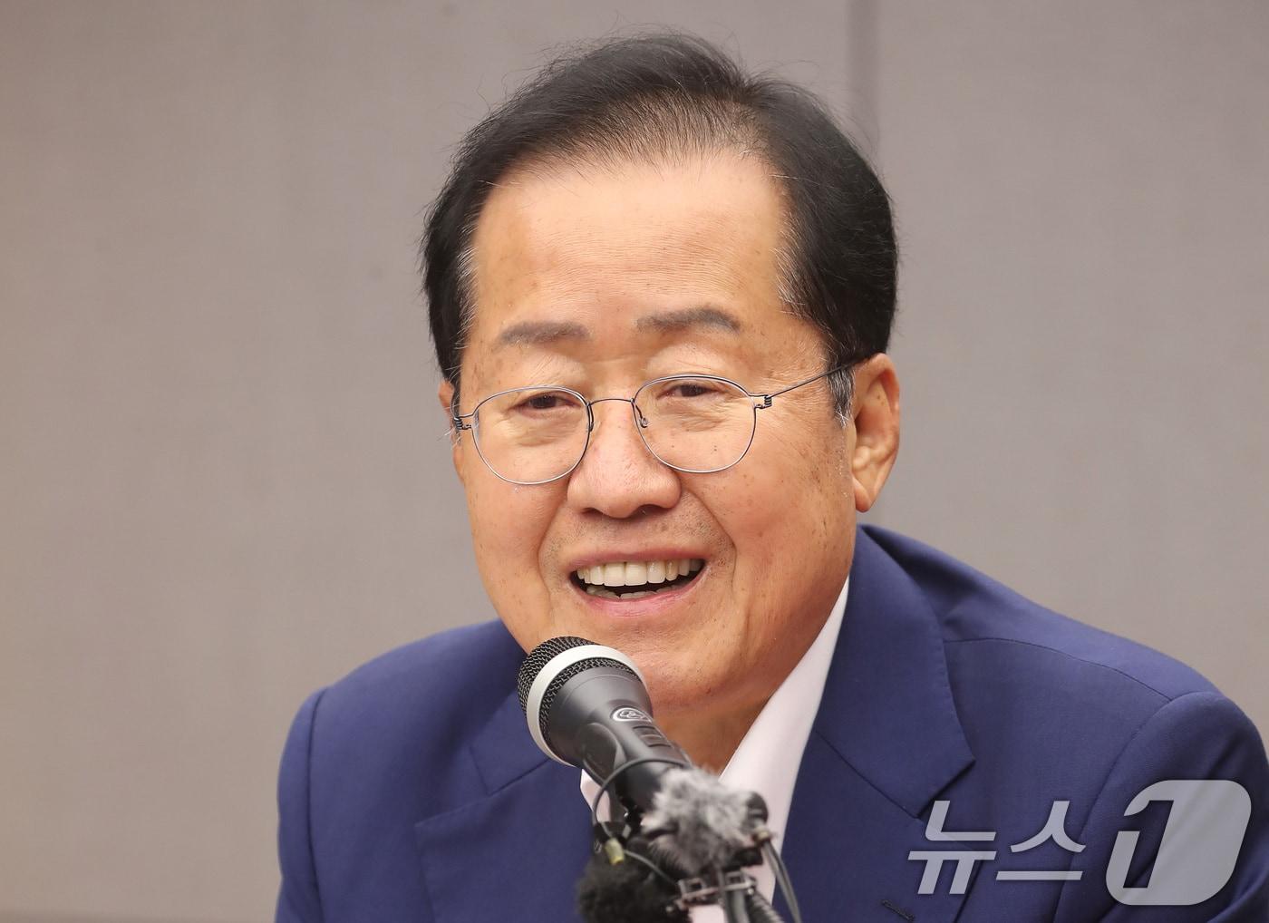 본문 이미지 - 홍준표 대구시장이 26일 오후 대구시청 산격청사 대회의실에서 열린 민선8기 2주년 기자회견에서 발언하고 있다. 2024.6.26/뉴스1 ⓒ News1 공정식 기자