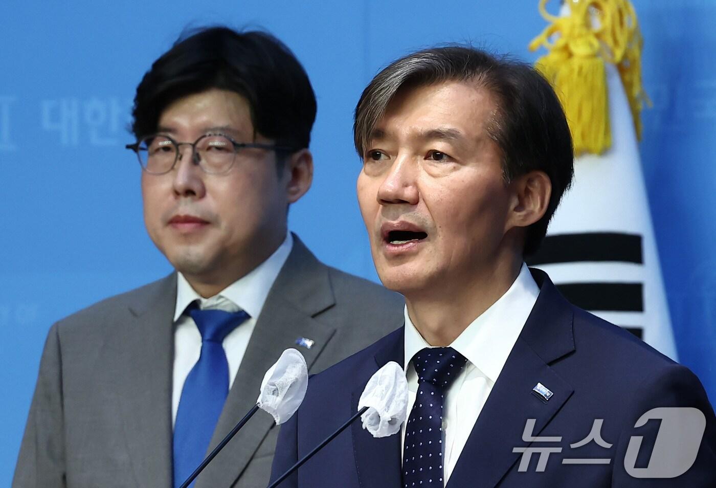 본문 이미지 - 조국 조국혁신당 대표가 26일 오후 서울 여의도 국회 소통관에서 검찰개혁 4법 발표 기자회견을 하고 있다. 2024.6.26/뉴스1 ⓒ News1 김민지 기자