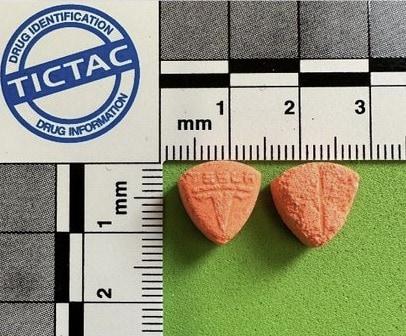 본문 이미지 - 영국 약물 전문 자선단체 더루프&#40;The Loop&#41;가 공개한 엑스터시&#40;MDMA&#41;의 일종인 오렌지 테슬라. 강력한 환각 효과를 일으키는 해당 약물 복용으로 영국에서 현재까지 2명이 사망했다. 2024.06.25/