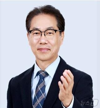본문 이미지 - 박종래 명예교수. (UNIST 제공)