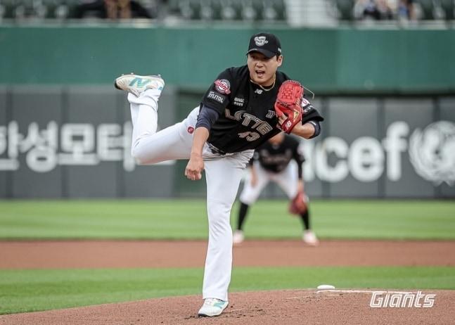 본문 이미지 - 롯데 자이언츠 우완 나균안 (롯데 자이언츠 제공)