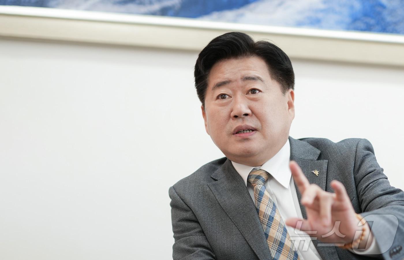 인터뷰하는 오영훈 제주도지사(제주도 제공)