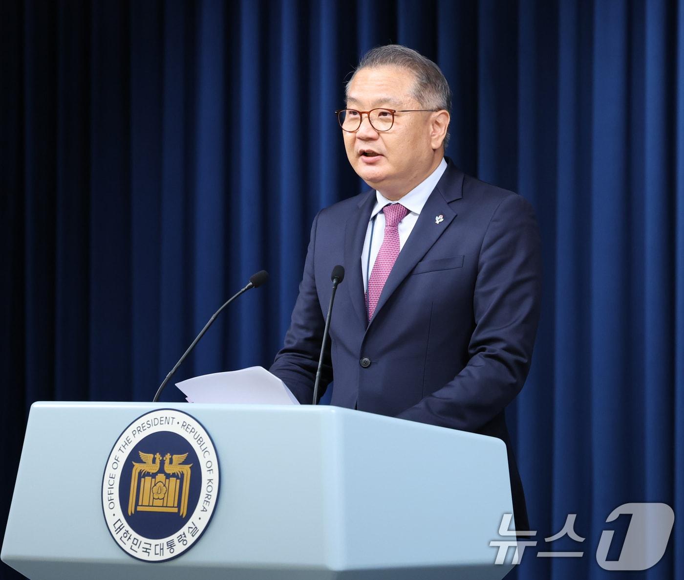 본문 이미지 - 박상욱 대통령실 과학기술수석이 27일 용산 대통령실 청사 브리핑룸에서 2025년도 R&D 재원 배분 결과 관련 브리핑을 하고 있다. 2024.6.27/뉴스1 ⓒ News1 송원영 기자