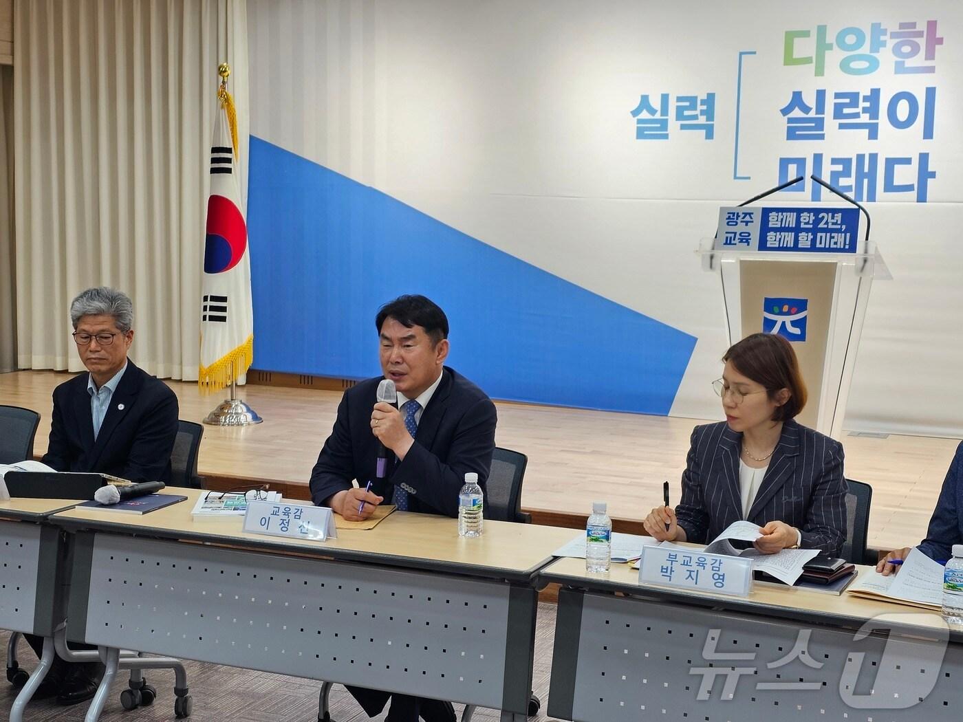 본문 이미지 - 이정선 광주시교육감이 취임 2주년을 맞아 27일 광주시교육청 대회의실에서 기자회견을 하고 있다.2024.6.27./뉴스1 ⓒ News1 서충섭 기자