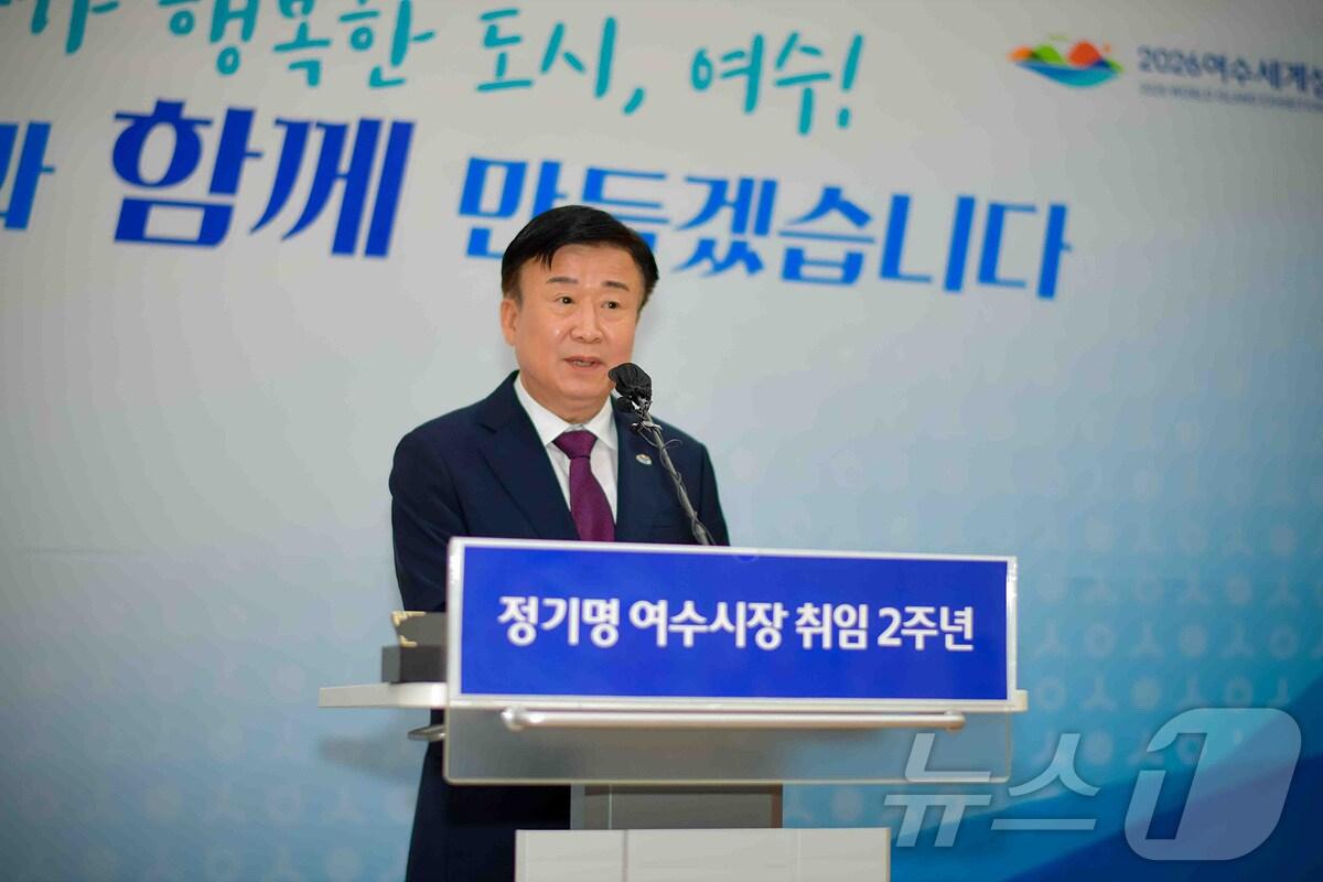 본문 이미지 - 정기명 전남 여수시장은 27일 시청 회의실에서 취임 2주년 기자회견을 열고 발언을 하고 있다.(여수시 제공)2024.6.27/뉴스1