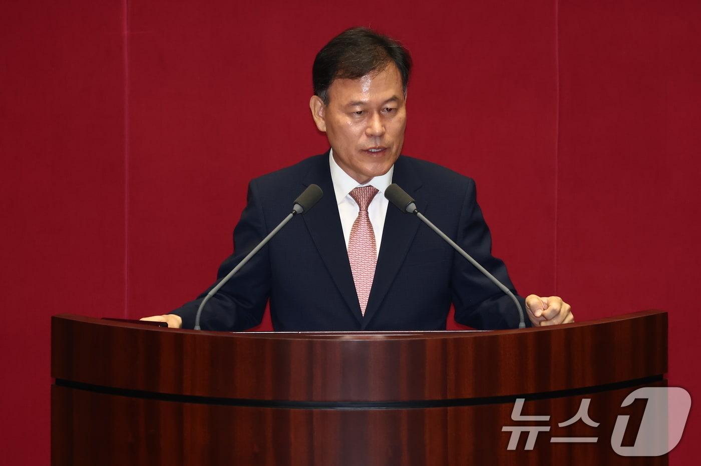 국회 정무위원장에 선출된 윤한홍 국민의힘 의원이 27일 오후 서울 여의도 국회에서 열린 제415회국회&#40;임시회&#41; 제3차 본회의에서 당선 소감을 밝히고 있다. 2024.6.27/뉴스1 ⓒ News1 김민지 기자