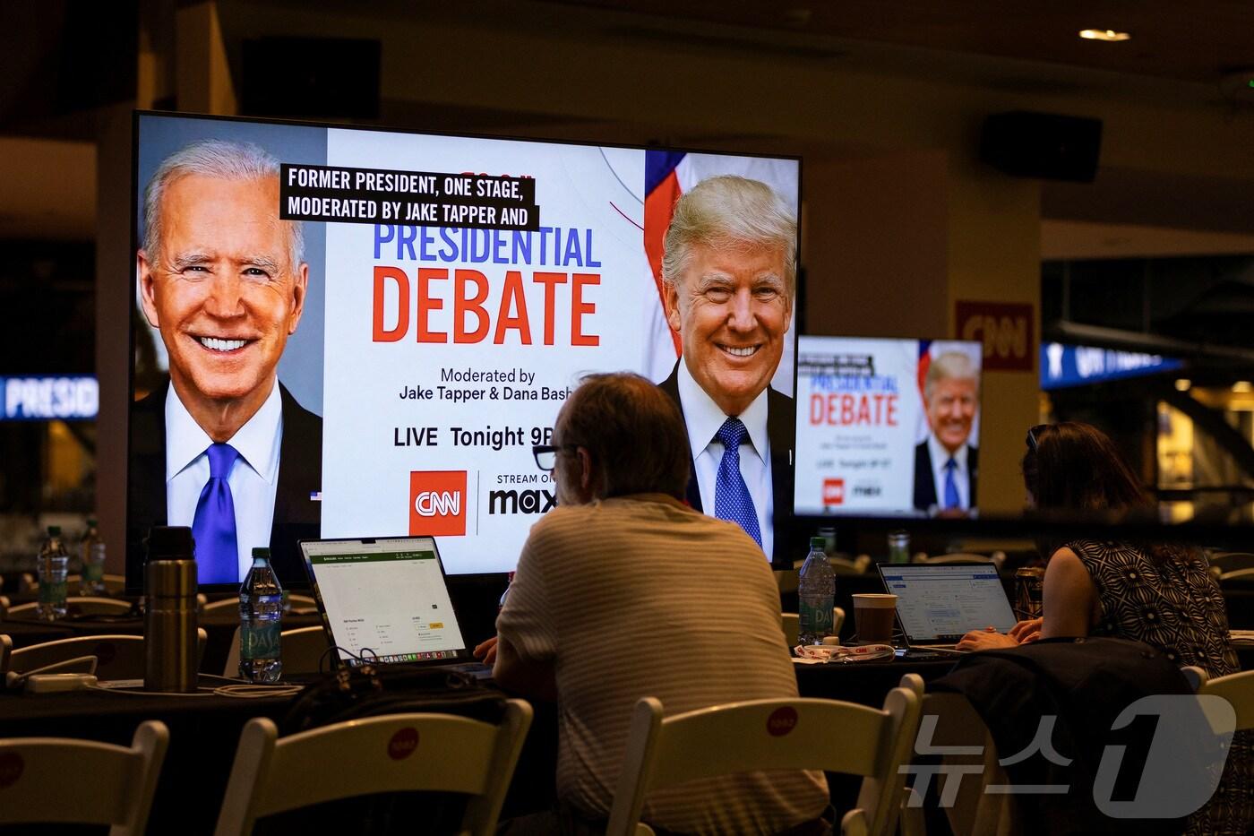 27일(현지시간) 조 바이든 미국 대통령과 도널드 트럼프 전 미국 대통령의 2024년 첫 대선 토론회를 앞두고 조지아공대 캠퍼스 내 맥카미시관 기자실의 모습. 24.06.27 ⓒ 로이터=뉴스1 ⓒ News1 김예슬 기자