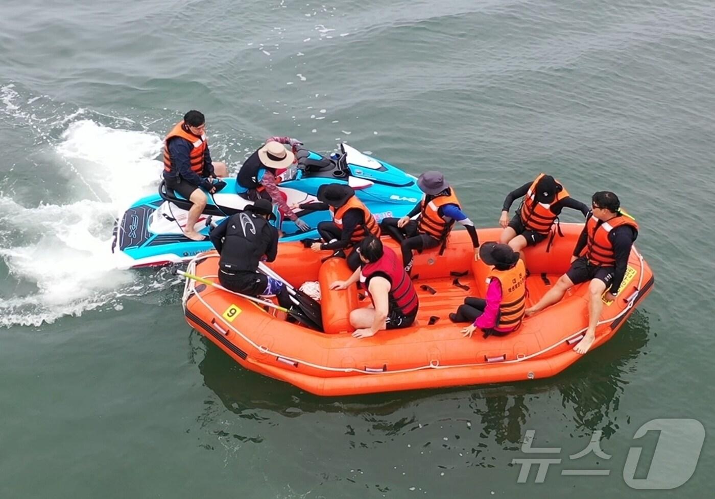 충북도교육청 해양교육원 해양 체험활동 안전사고 대응 훈련.(충북교육청 제공)/뉴스1