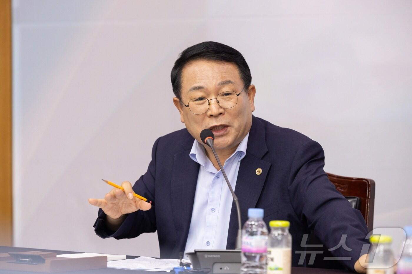 본문 이미지 - 정헌율 전북자치도 익산시장은 28일 민선8기 취임 2주년 기자간담회에서 "미래가 더 기대되는 익산을 만들기 위해 결승점까지 최선을 다해 달려나가겠다"고 밝혔다.(익산시 제공)