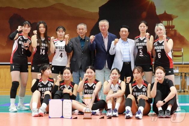 본문 이미지 -  우석대 여자개구팀이 '2024 대한항공배 전북대학배구 단양대회'에서 우승을 차지했다.(우석대 제공)/뉴스1