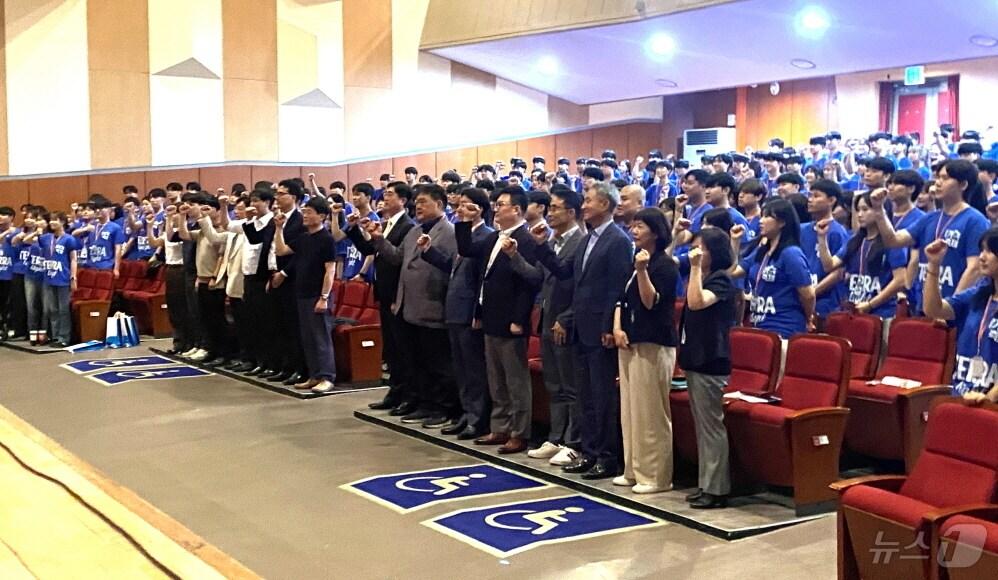 본문 이미지 - ‘2024년 전주가맥축제’를 이끌 자원봉사단 ‘가맥지기’ 발대식이 28일 전북자치도 전주덕진예술회관에서 개최됐다.(전주시 제공)/뉴스1