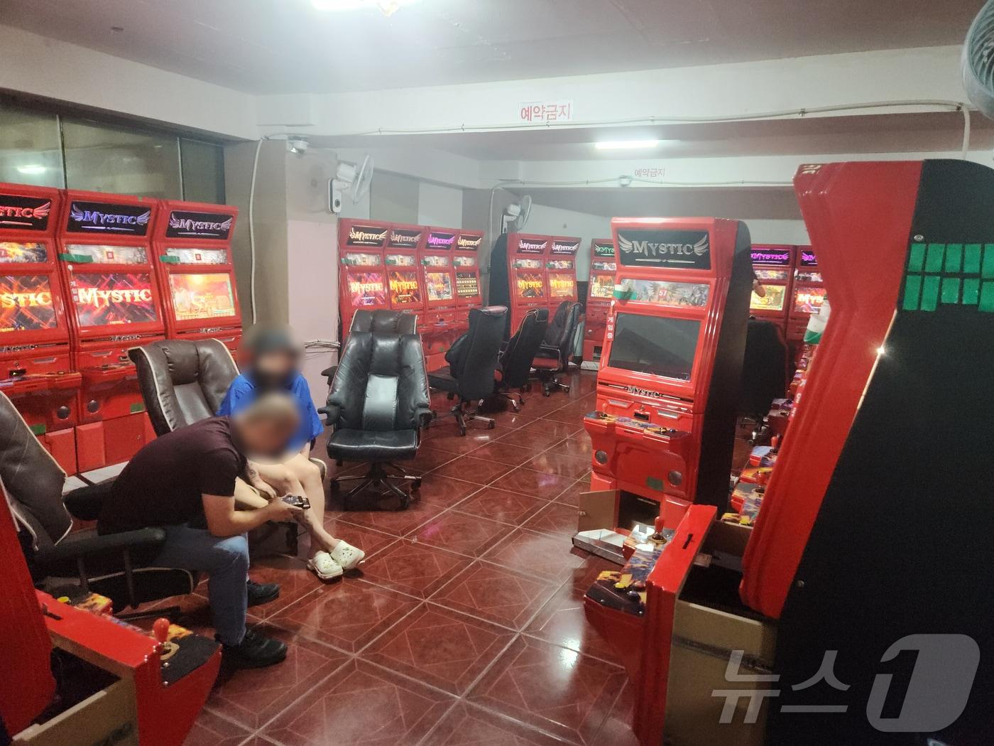 본문 이미지 - 구미에서 적발된 불법게임장&#40;경북경찰청 제공&#41;2024.6.3/뉴스1