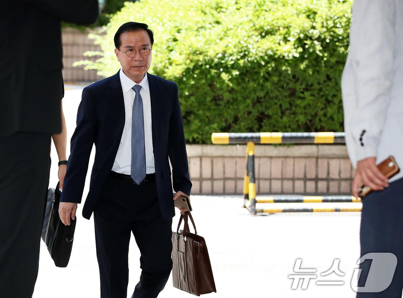 본문 이미지 - 이태원 참사 부실 대응 혐의로 기소된 김광호 전 서울경찰청장이 3일 오후 서울 마포구 서울서부지방법원에서 열린 공판기일에 출석하고 있다. 2024.6.3/뉴스1 ⓒ News1 오대일 기자