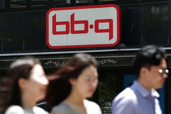 본문 이미지 - 서울 시내 BBQ 매장의 모습. 2024.6.3/뉴스1 ⓒ News1 신웅수 기자