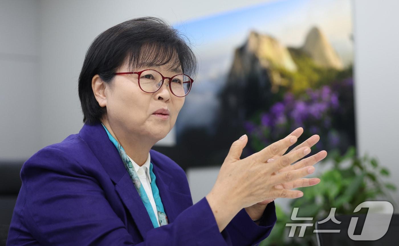 본문 이미지 - 이순희 서울 강북구청장이 3일 서울 강북구청에서 뉴스1과 인터뷰를 하고 있다. 2024.6.3/뉴스1 ⓒ News1 김명섭 기자