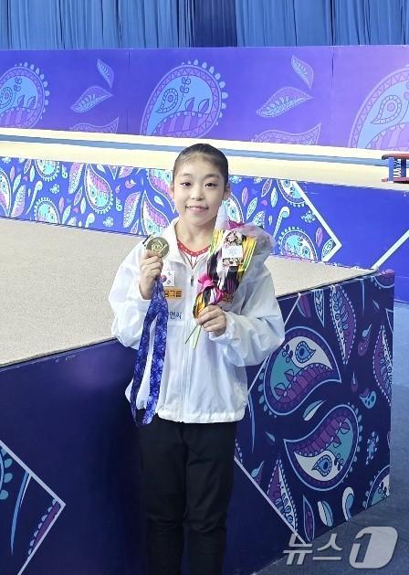 본문 이미지 - 전북체중 3학년 황서현 선수가 최근 우즈베키스탄에서 열린 ‘제17회 주니어 아시아선수권대회’ 평균대 종목에서 금메달을 획득했다.(전북교육청 제공)/뉴스1