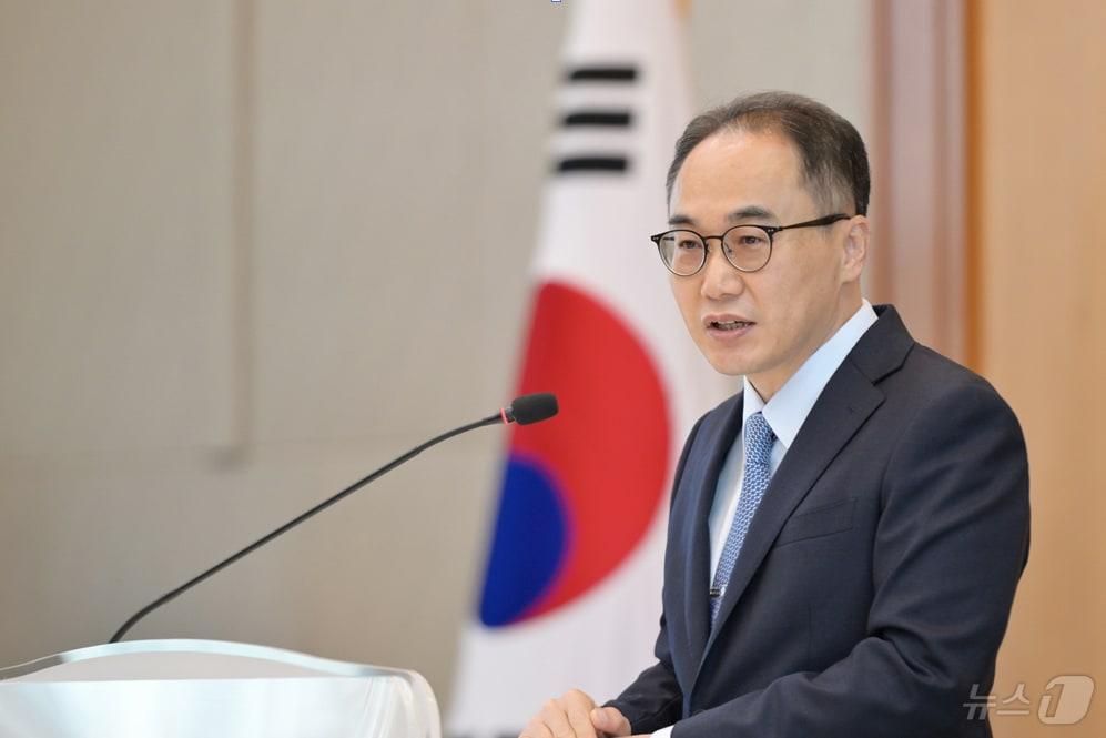 본문 이미지 - 이원석 검찰총장이 3일 서울 서초구 대검찰청에서 열린 '대검 전입인사'에서 인사말을 하고 있다. (대검찰청 제공) 2024.6.3/뉴스1