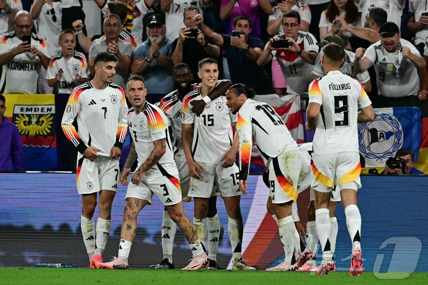 본문 이미지 - 8년 만에 유로 8강에 오른 독일. ⓒ AFP=뉴스1