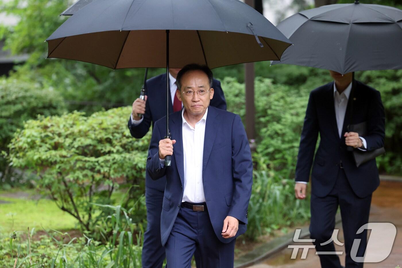 본문 이미지 - 추경호 국민의힘 원내대표가 30일 오전 서울시 종로구 삼청동 총리공관에서 열린 고위당정협의회에 참석하고 있다. 2024.6.30/뉴스1 ⓒ News1 박정호 기자