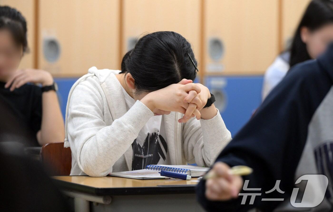 2025학년도 대학수학능력시험 6월 모의평가에 응시한 고3 수험생. /뉴스1 ⓒ News1 사진공동취재단
