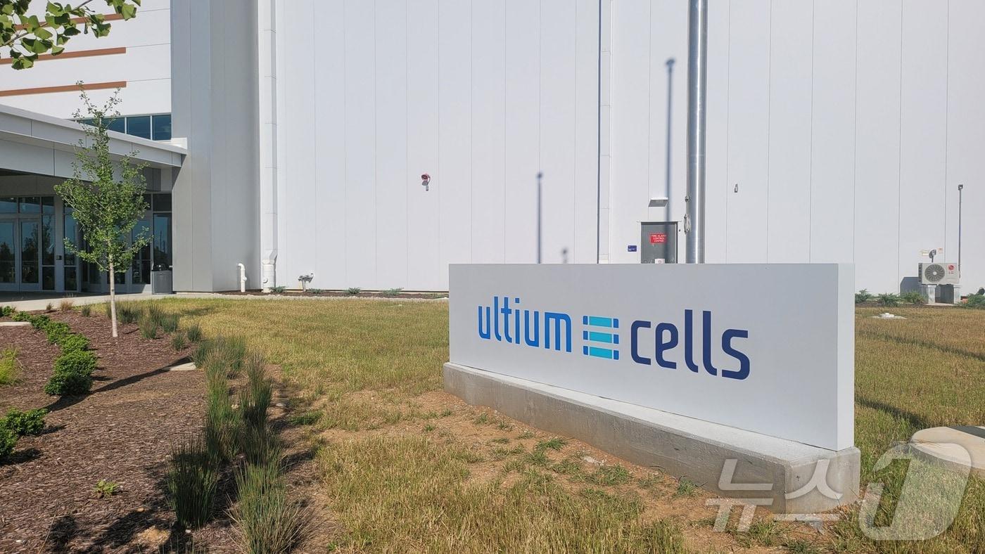 본문 이미지 - 미국 테네시주 스프링힐에 위치한 얼티엄셀즈 제2공장 입구에 설치된 회사 간판.