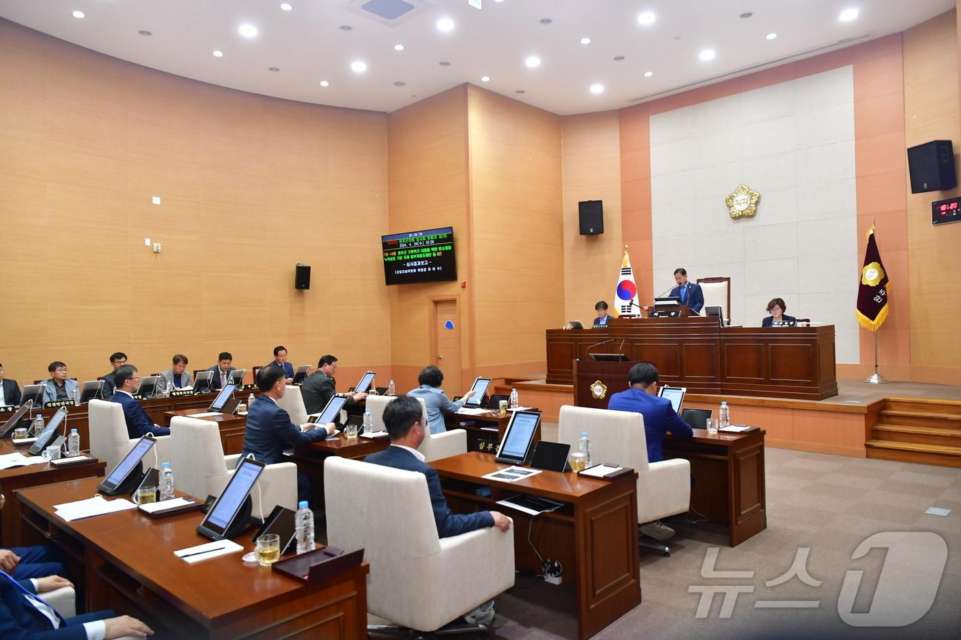 본문 이미지 - 전북차치도 완주군의회가 4일 제284회 정례회를 열고 22일간의 일정에 돌입했다.(완주군의회 제공)2024.6.4/뉴스1