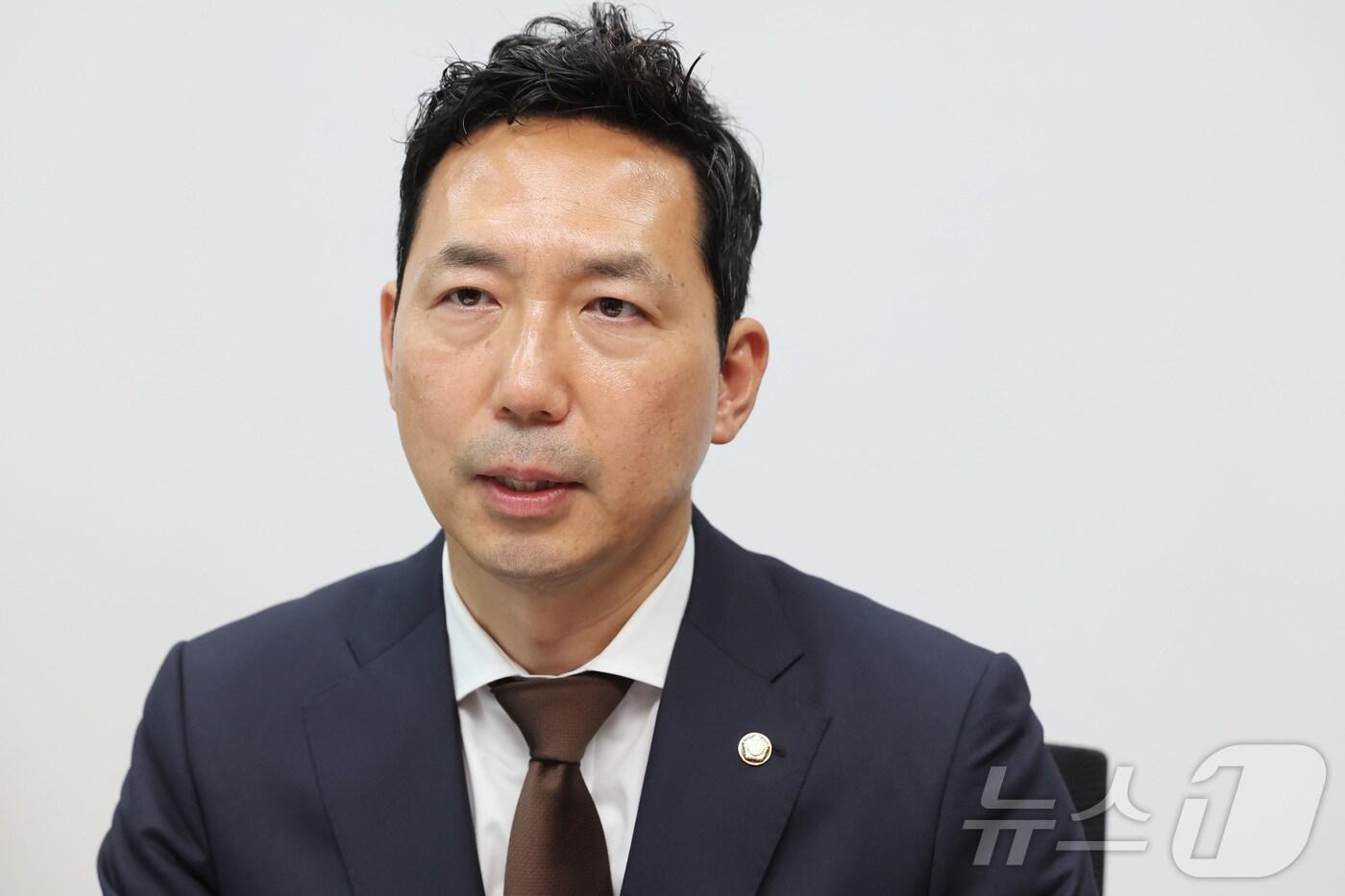 본문 이미지 - 이정헌 더불어민주당 의원이 4일 서울 여의도 국회 의원회관에서 뉴스1과 인터뷰를 하고 있다. 2024.6.4/뉴스1 ⓒ News1 김민지 기자