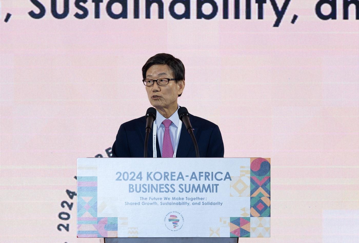 한국무역협회가 5일 서울 소공동 롯데호텔에서 개최한 '2024 한-아프리카 비즈니스 서밋'에서 윤진식 무협 회장이 개회사를 하고 있다(무협 제공). ⓒ 뉴스1