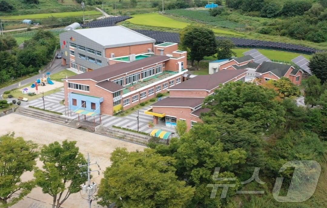 본문 이미지 - 군북면 상곡리 소재 상곡초등학교 전경. (상곡초 제공) / 뉴스1 