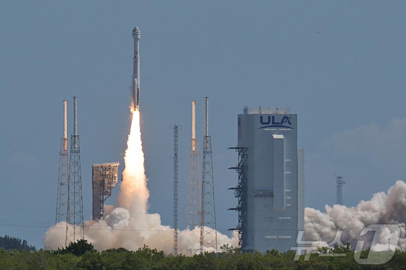 미국 플로리다주 케이프커내버럴 우주발사 기지에서 5일 보잉사의 스타라이너 캡슐이 아틀라스 V 로켓에 실려 발사되고 있다. 2024.6.5 ⓒ 로이터=뉴스1 ⓒ News1 강민경 기자